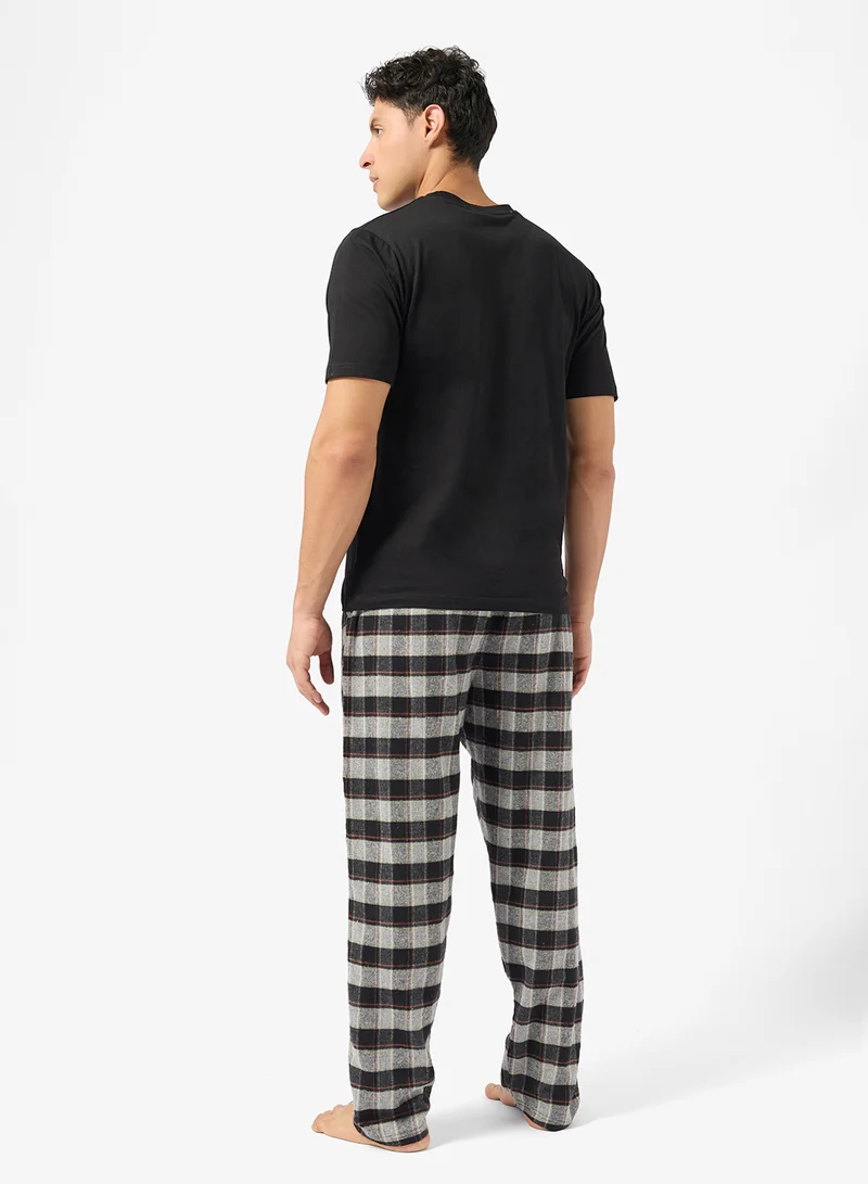 روبرت وود طقم تي شيرت وبنطلون بقصة عادية